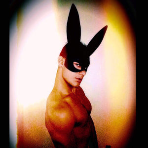 Masque de lapin façon playBoy pour draguer incognito